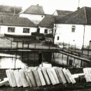 1970 Výstavba obrubníků u kašny cca r.1970